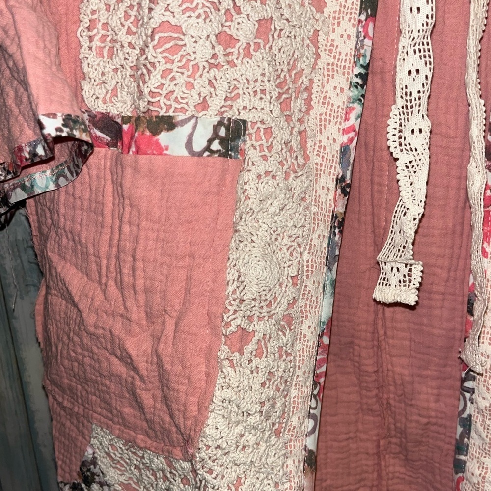 🌸POL Small Flamingo Pink Kimono Style Jacket with Lace Accents Floral Trim P006 - Picture 6 of 8
